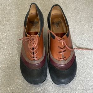 John Fluveog heels. Sz 6. Leather